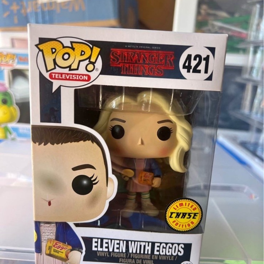 Funko Pop! Vinyl: Stranger Things - Eleven with Eggos (Chase) #421
New
